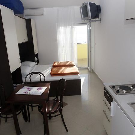 Apartments Rubic Omiš Esterno foto