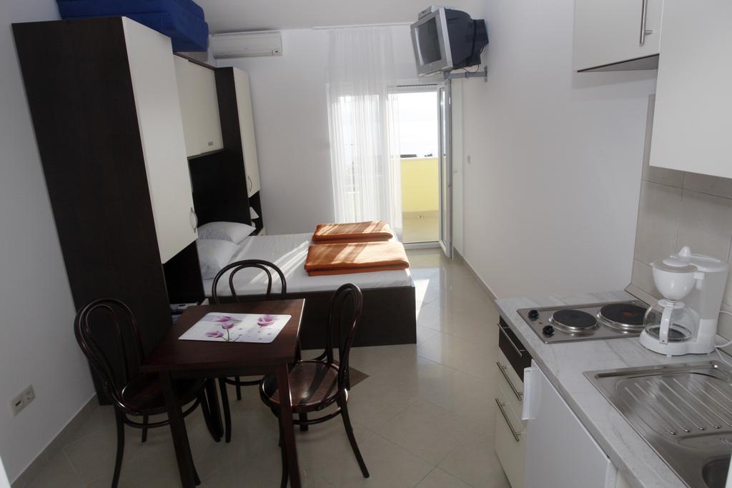 Apartments Rubic Omiš Esterno foto