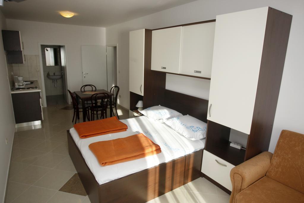 Apartments Rubic Omiš Esterno foto